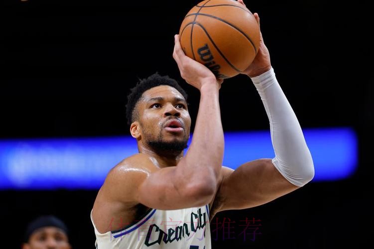 字母哥21+17沃克空砍32分 雄鹿险胜老鹰